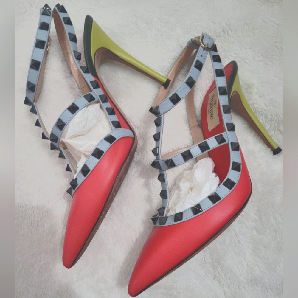 *PRICE DROP* Valentino Rockstud Caged Pump